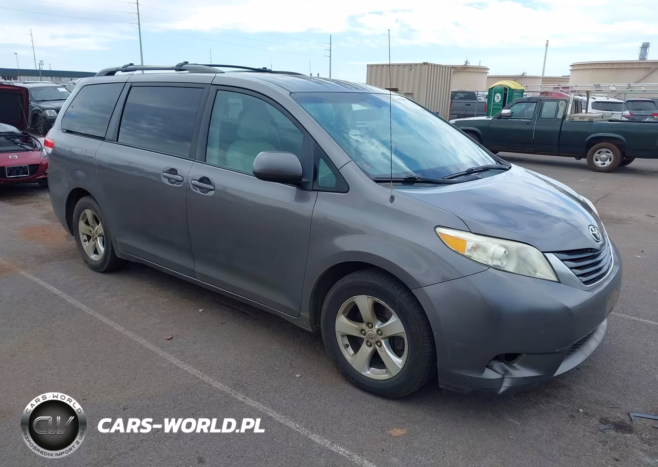 2011 Toyota Sienna Le V6-Le V6 Auto Access Seat – zdjęcie 1 z 11