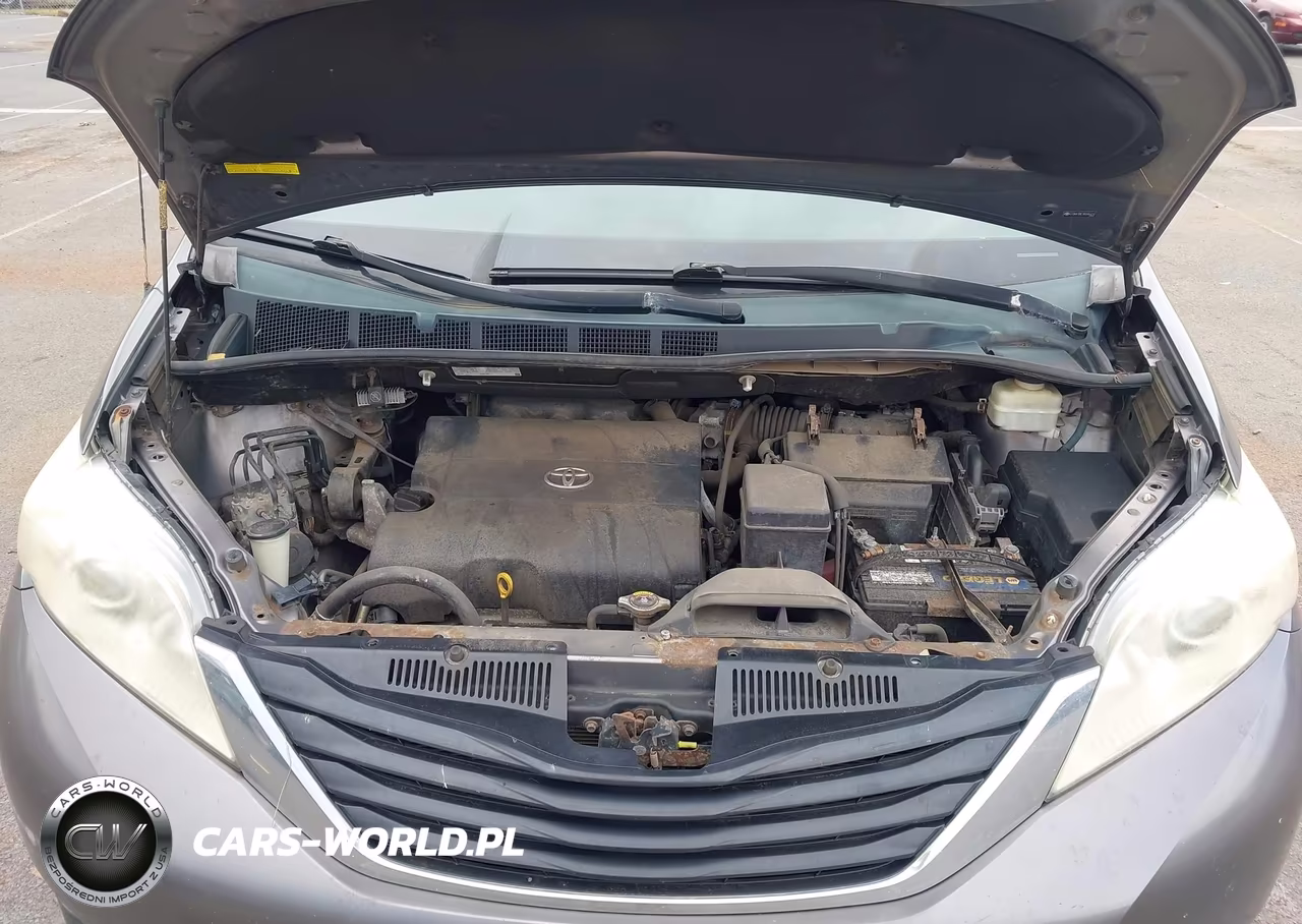 2011 Toyota Sienna Le V6-Le V6 Auto Access Seat VIN:5TDKK3DC1BS064217 - 10