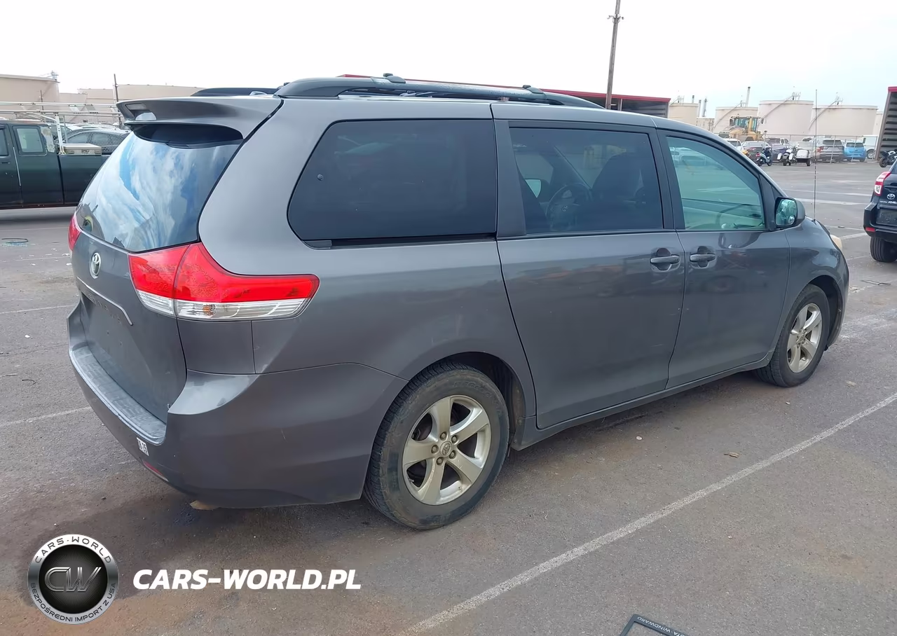 2011 Toyota Sienna Le V6-Le V6 Auto Access Seat VIN:5TDKK3DC1BS064217 - 4