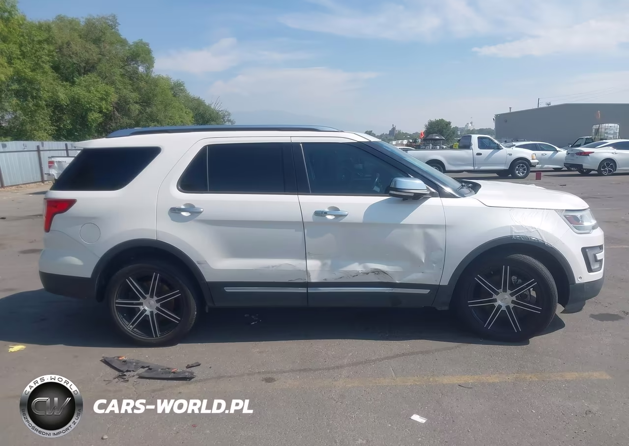 2017 Ford Explorer Platinum VIN:1FM5K8HT7HGC05830 - 13