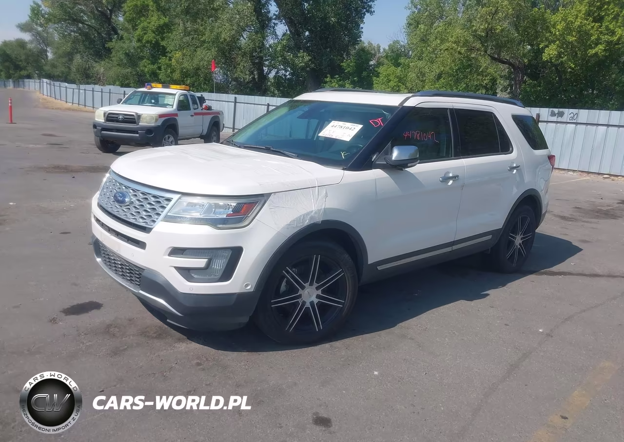 2017 Ford Explorer Platinum VIN:1FM5K8HT7HGC05830 - 2