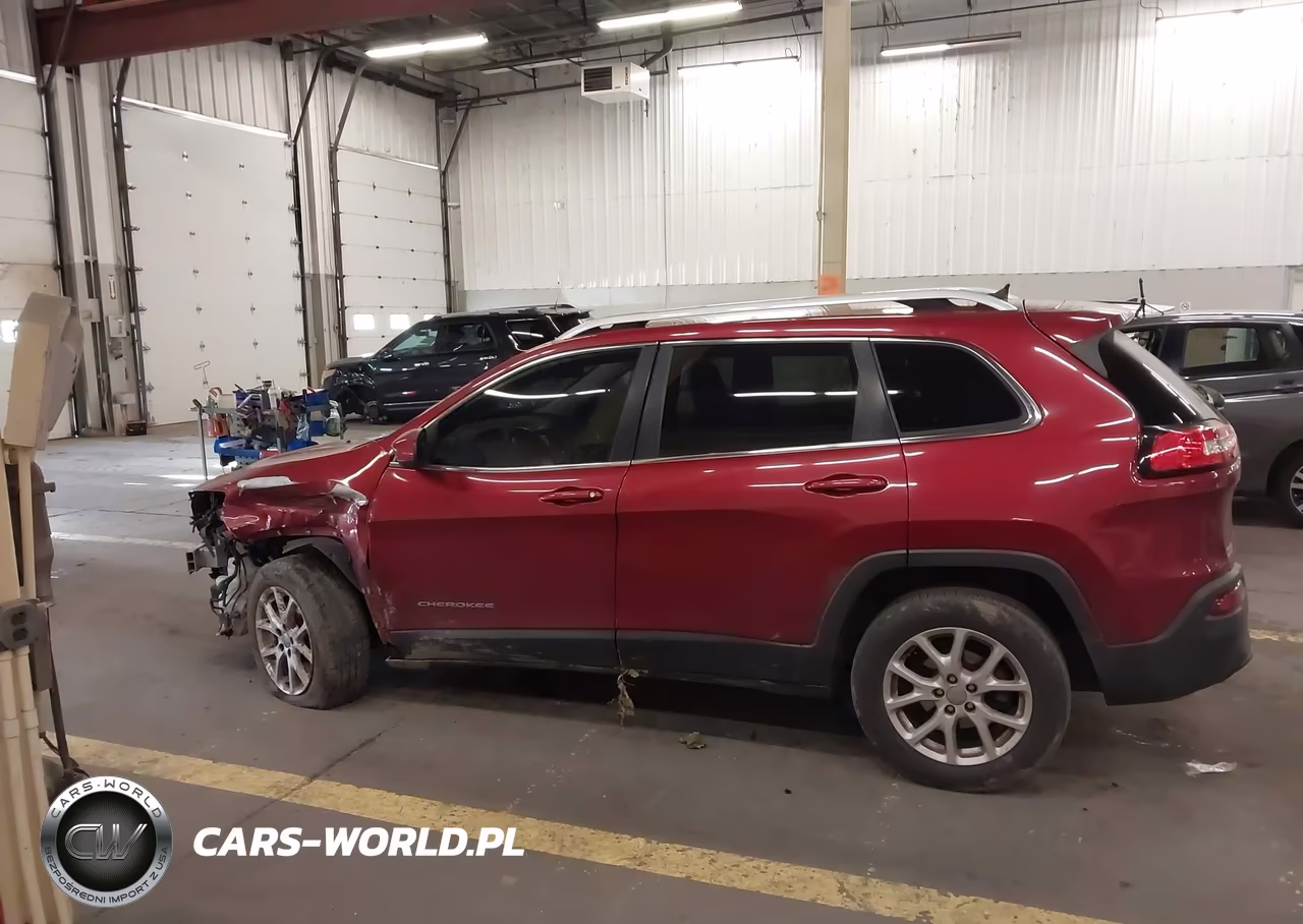 2015 Jeep Cherokee Latitude VIN:1C4PJLCB4FW694725 - 15