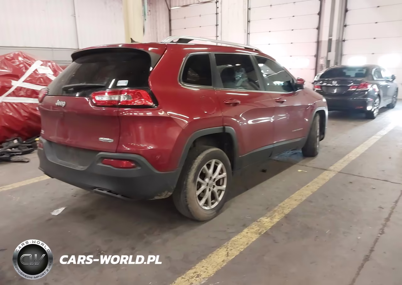2015 Jeep Cherokee Latitude VIN:1C4PJLCB4FW694725 - 4