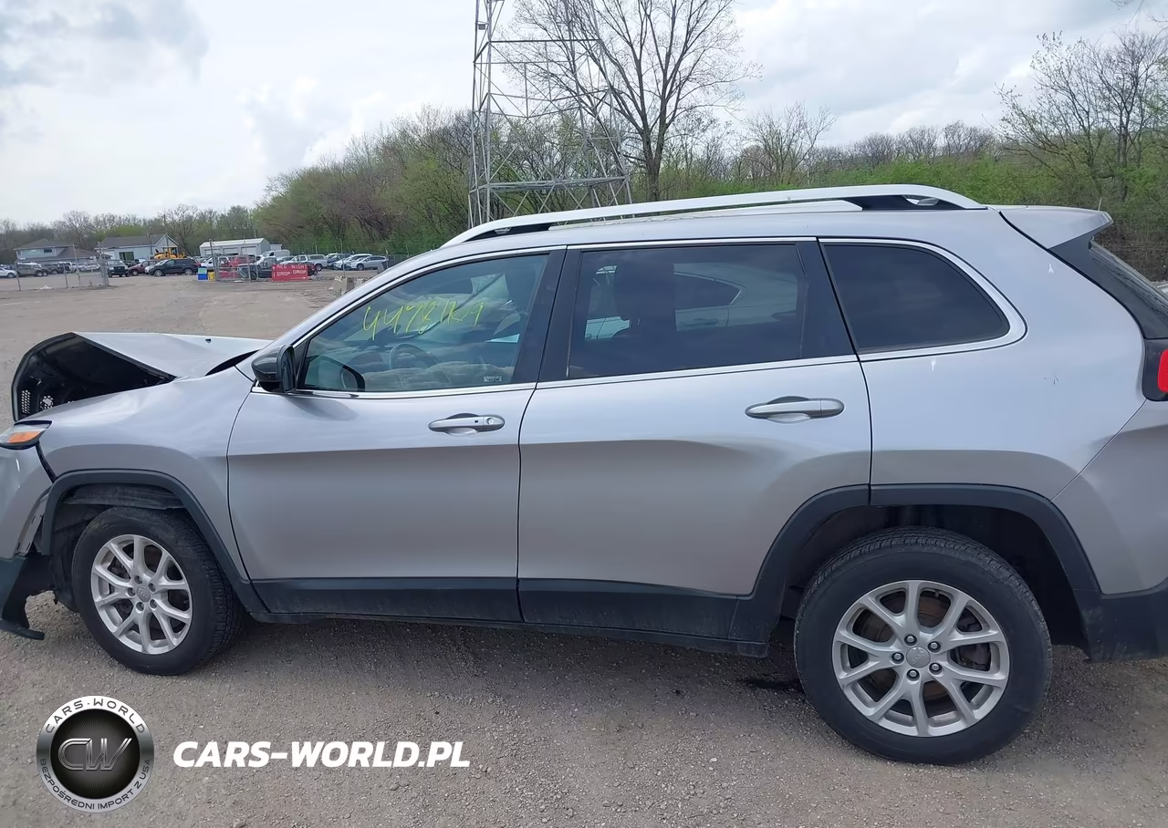 2015 Jeep Cherokee Latitude VIN:1C4PJMCS2FW545882 - 14