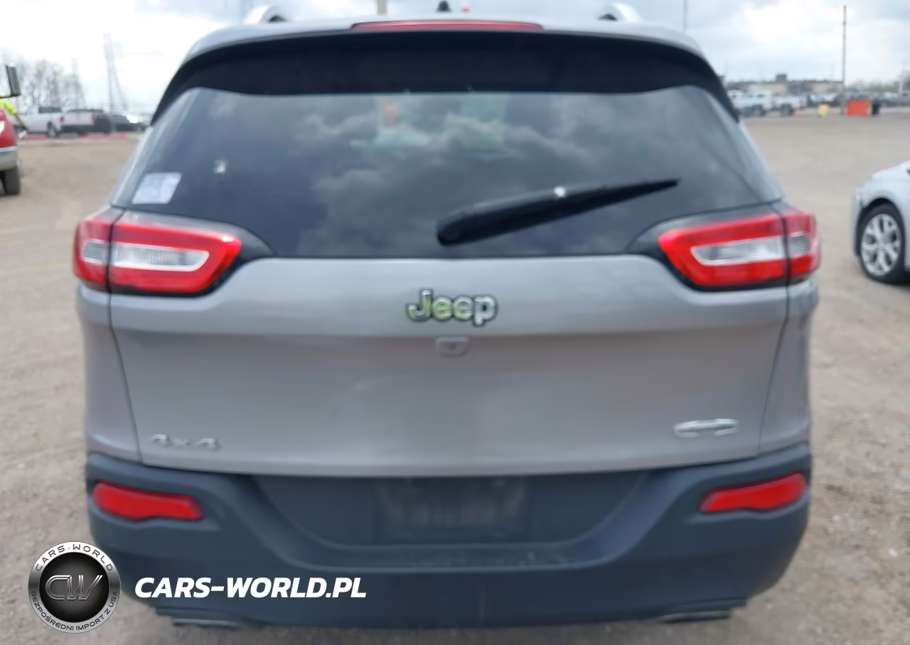 2015 Jeep Cherokee Latitude VIN:1C4PJMCS2FW545882 - 16