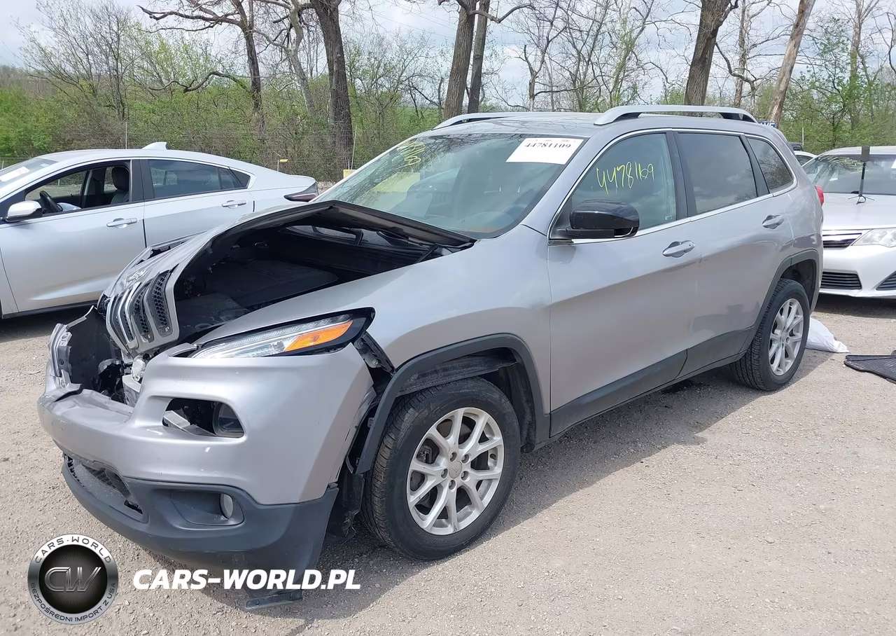 2015 Jeep Cherokee Latitude VIN:1C4PJMCS2FW545882 - 2