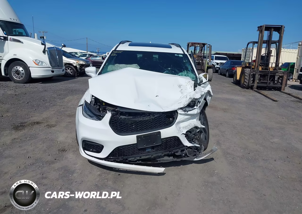 2022 Chrysler Pacifica Touring L VIN:2C4RC1BG3NR130480 - 11