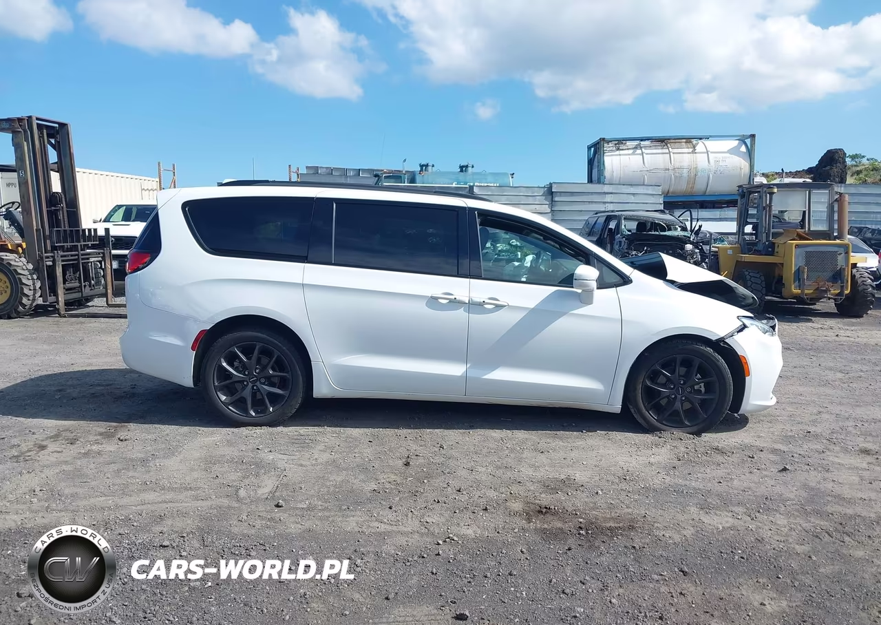 2022 Chrysler Pacifica Touring L VIN:2C4RC1BG3NR130480 - 12