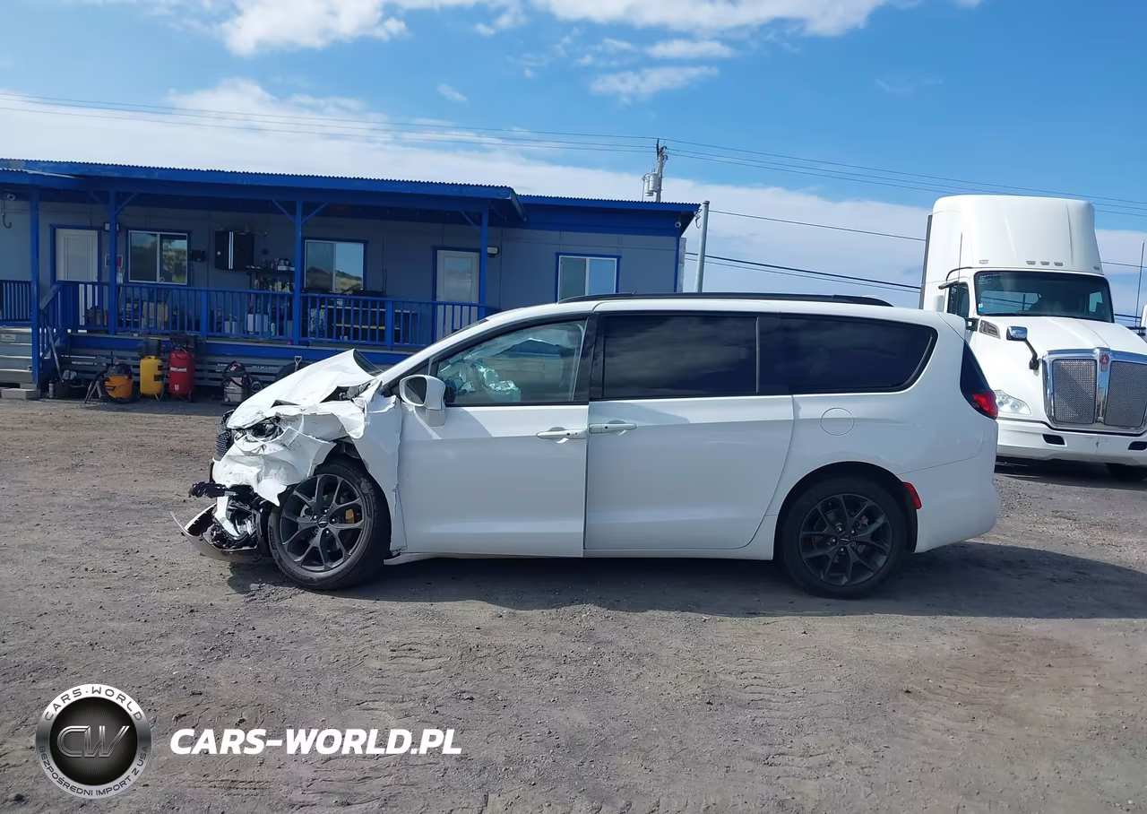 2022 Chrysler Pacifica Touring L VIN:2C4RC1BG3NR130480 - 13