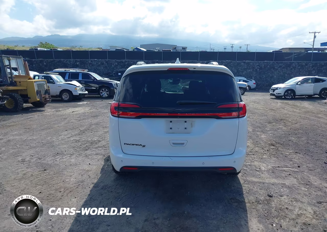 2022 Chrysler Pacifica Touring L VIN:2C4RC1BG3NR130480 - 15