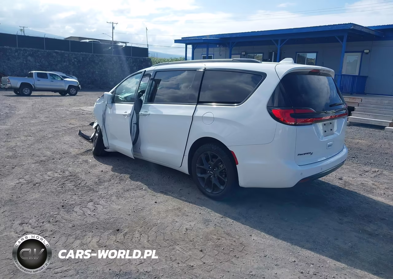 2022 Chrysler Pacifica Touring L VIN:2C4RC1BG3NR130480 - 3