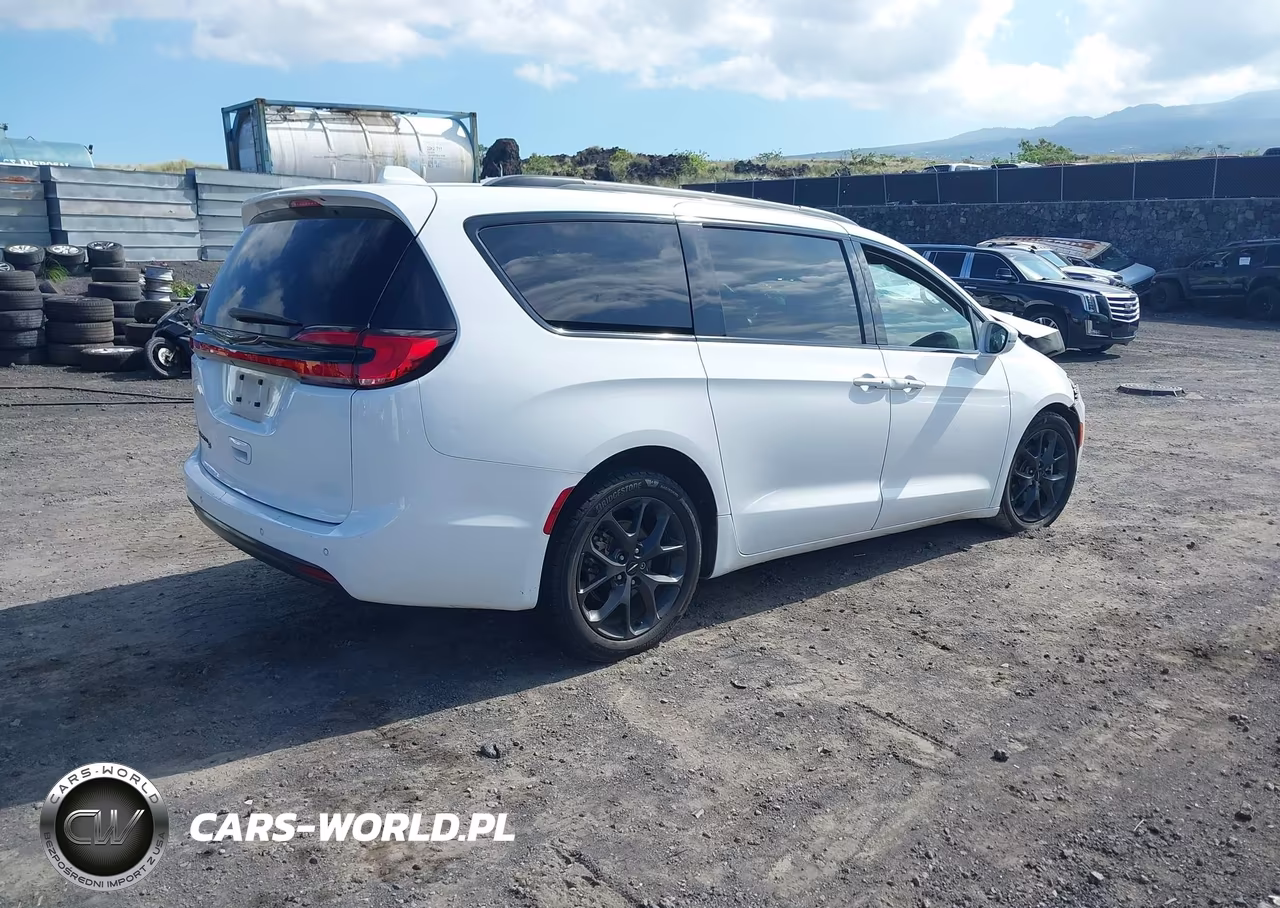 2022 Chrysler Pacifica Touring L VIN:2C4RC1BG3NR130480 - 4