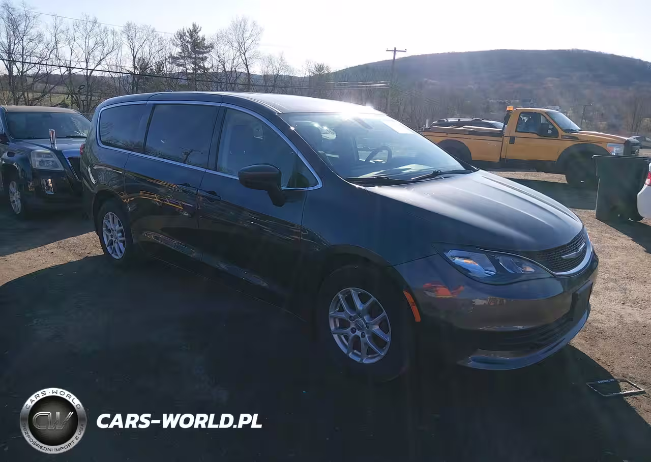 2020 Chrysler Voyager Lx
