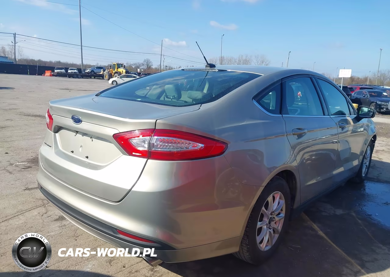 2015 Ford Fusion S VIN:3FA6P0G70FR204174 - 4
