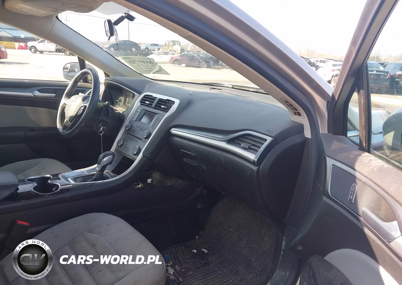 2015 Ford Fusion S VIN:3FA6P0G70FR204174 - 5
