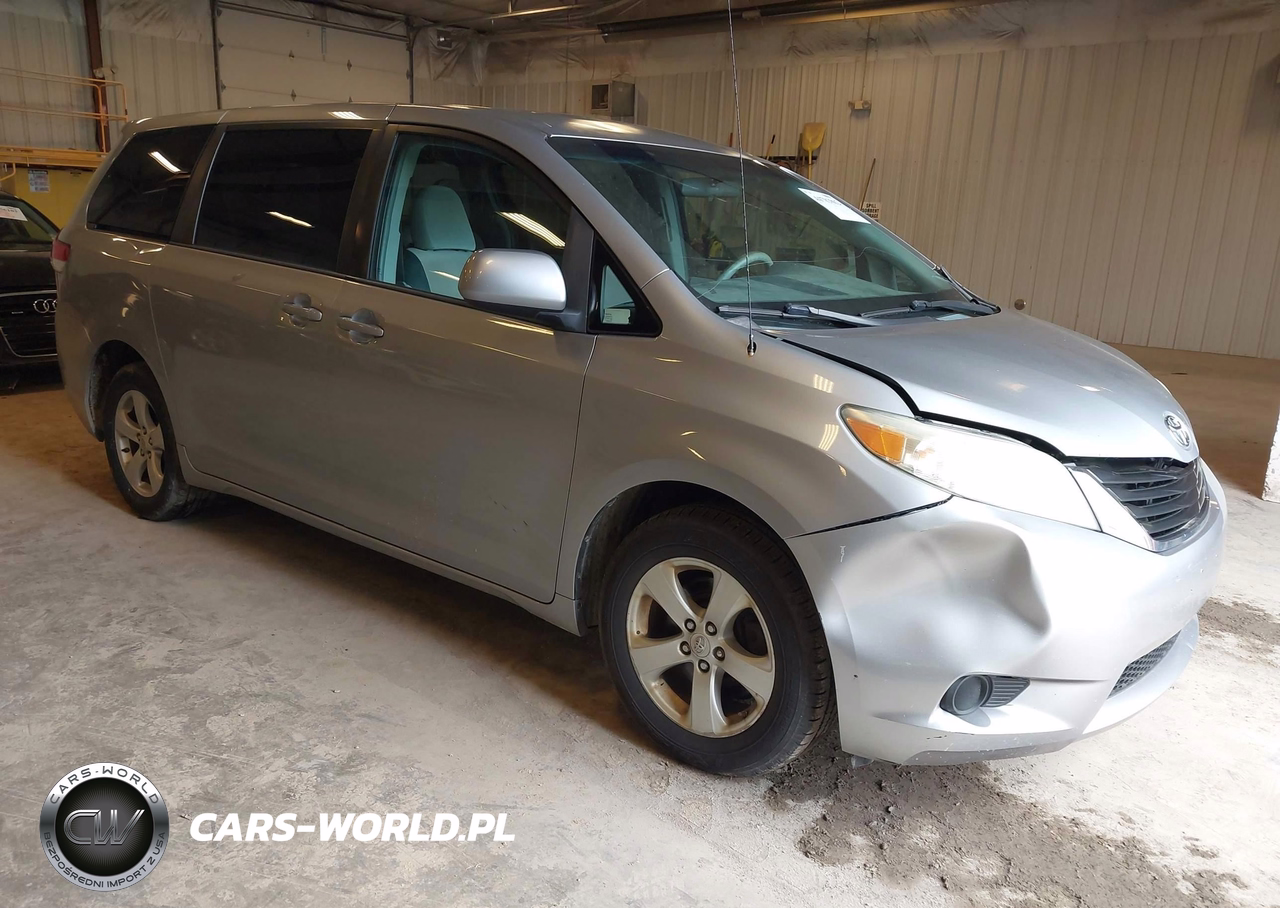 2012 Toyota Sienna Le 8 Passenger