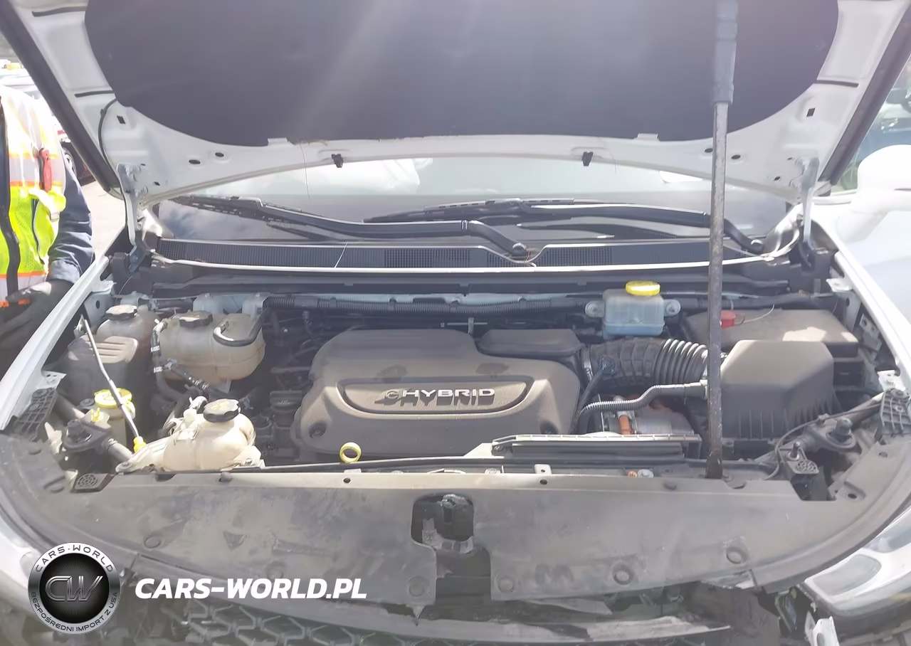 2021 Chrysler Pacifica Hybrid Touring L VIN:2C4RC1L77MR577021 - 10