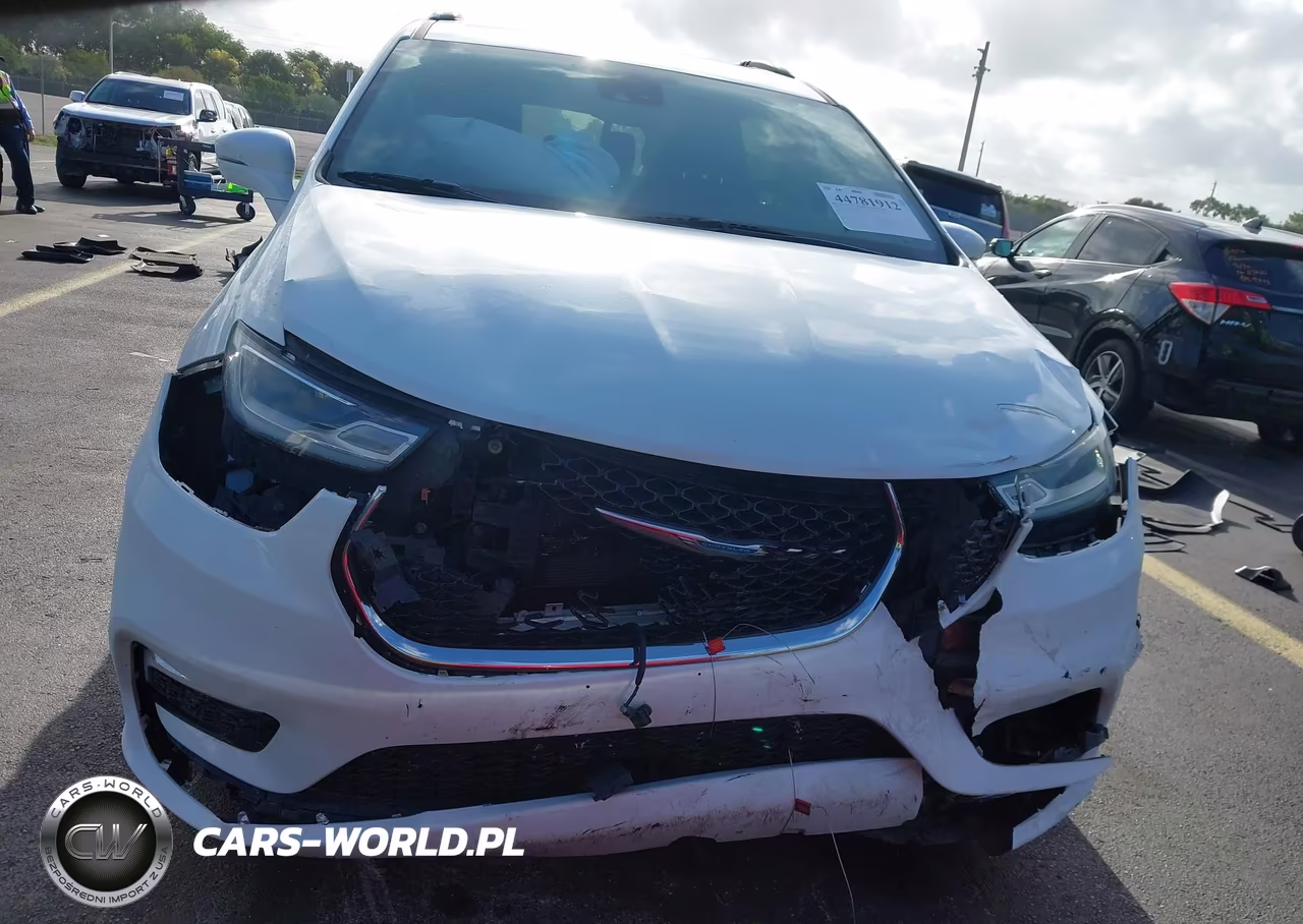 2021 Chrysler Pacifica Hybrid Touring L VIN:2C4RC1L77MR577021 - 12