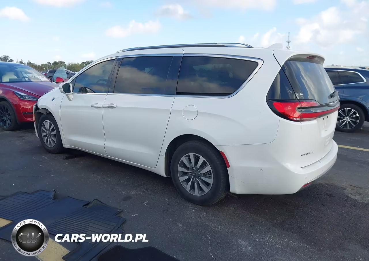 2021 Chrysler Pacifica Hybrid Touring L VIN:2C4RC1L77MR577021 - 3