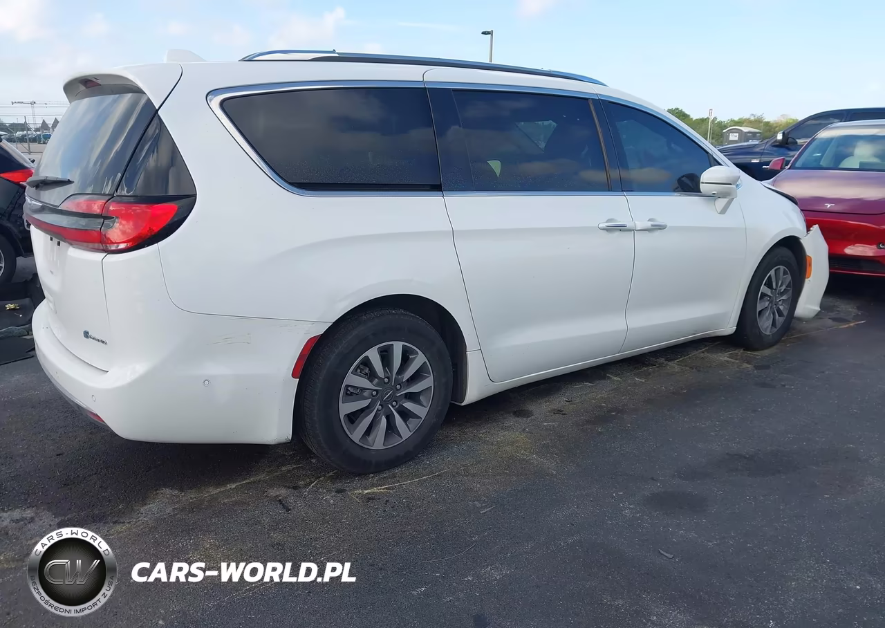 2021 Chrysler Pacifica Hybrid Touring L VIN:2C4RC1L77MR577021 - 4