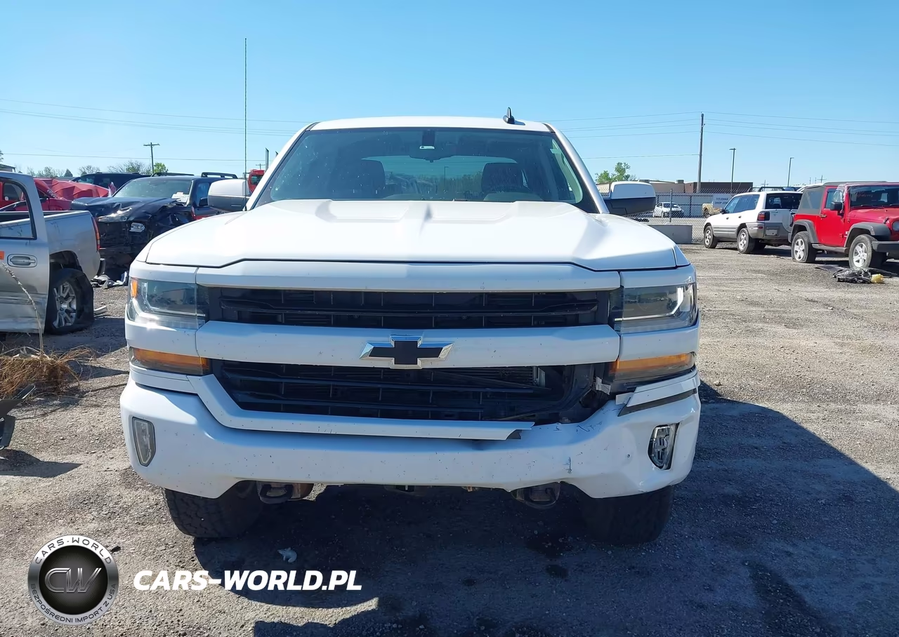 2018 Chevrolet Silverado 1500 2Lt VIN:3GCUKREC8JG155802 - 13