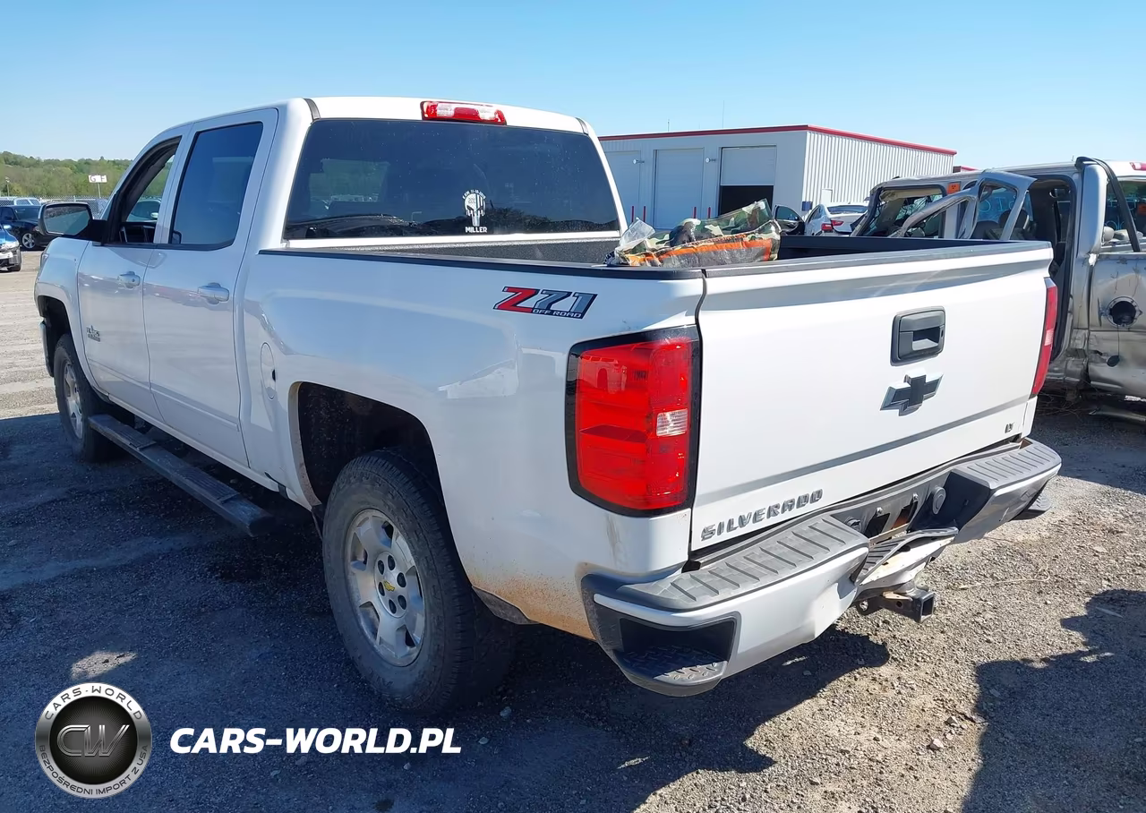 2018 Chevrolet Silverado 1500 2Lt VIN:3GCUKREC8JG155802 - 3