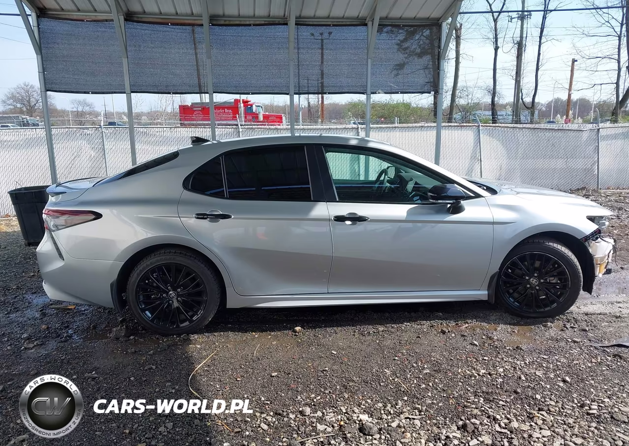 2022 Toyota Camry Nightshade Edition Hybrid VIN:4T1G31AK1NU044385 - 14