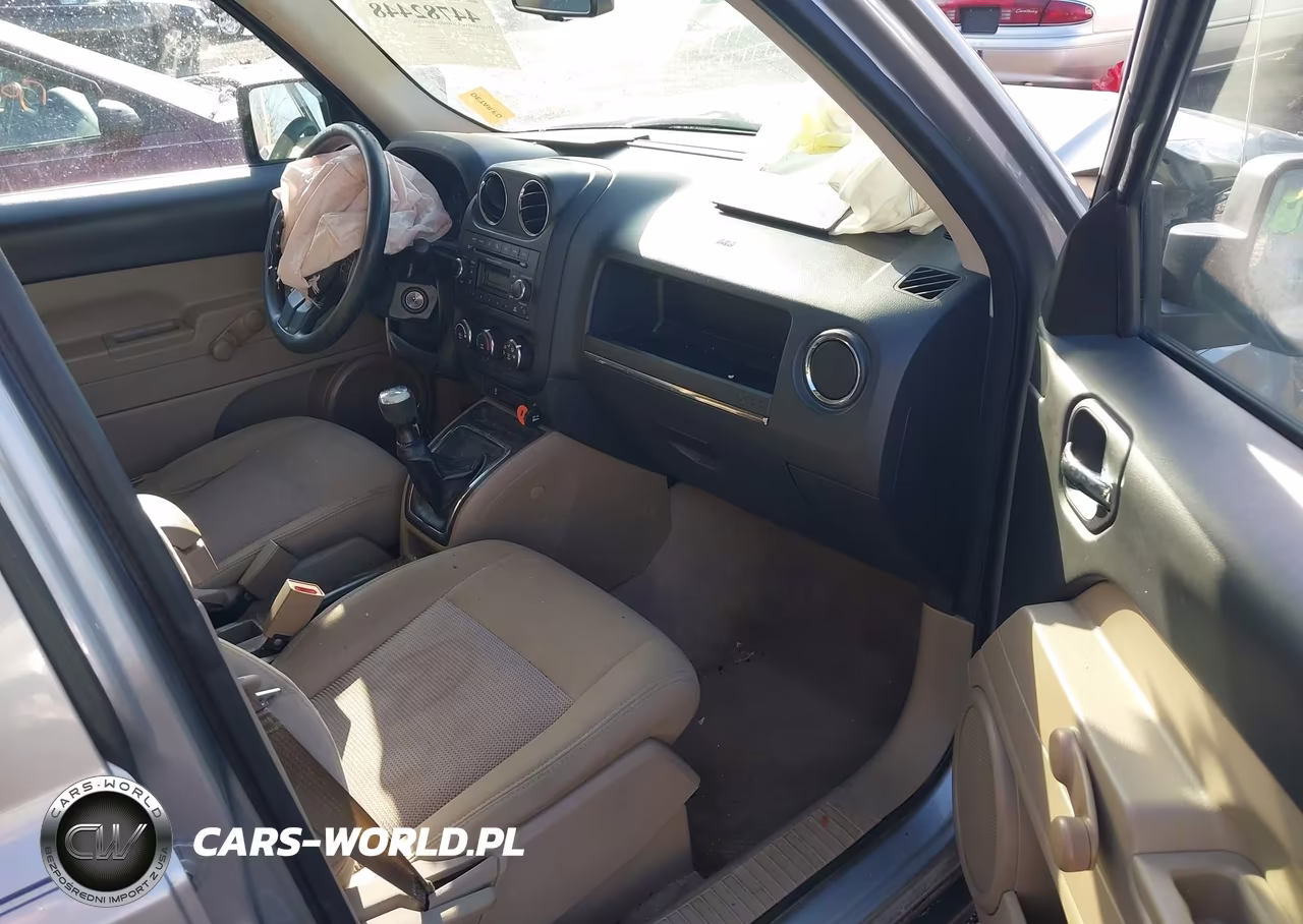 2016 Jeep Patriot Sport VIN:1C4NJPBAXGD700841 - 5