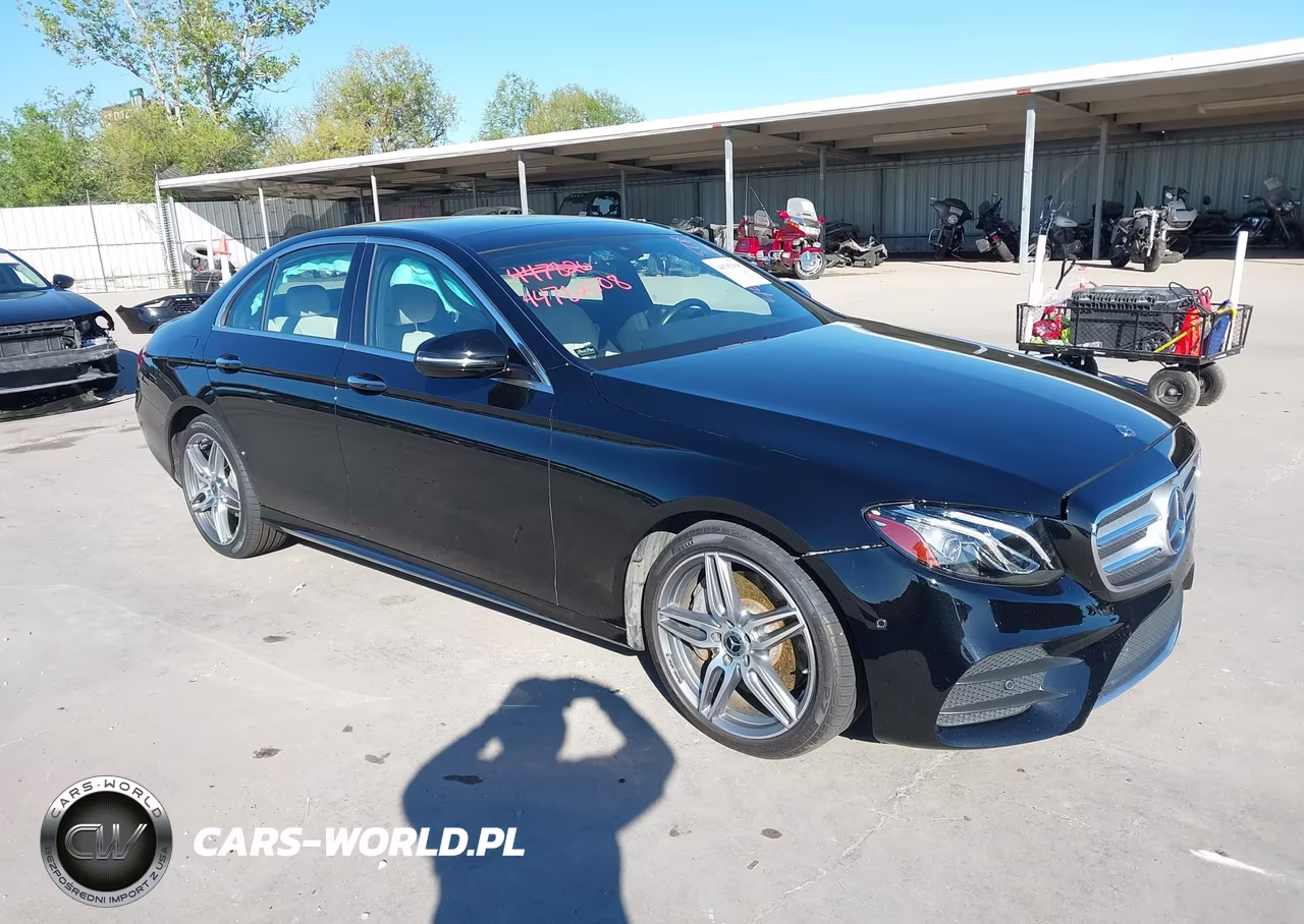 2018 Mercedes-Benz E 300 – zdjęcie 1 z 17