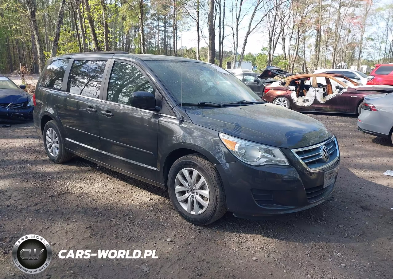 2012 Volkswagen Routan Se