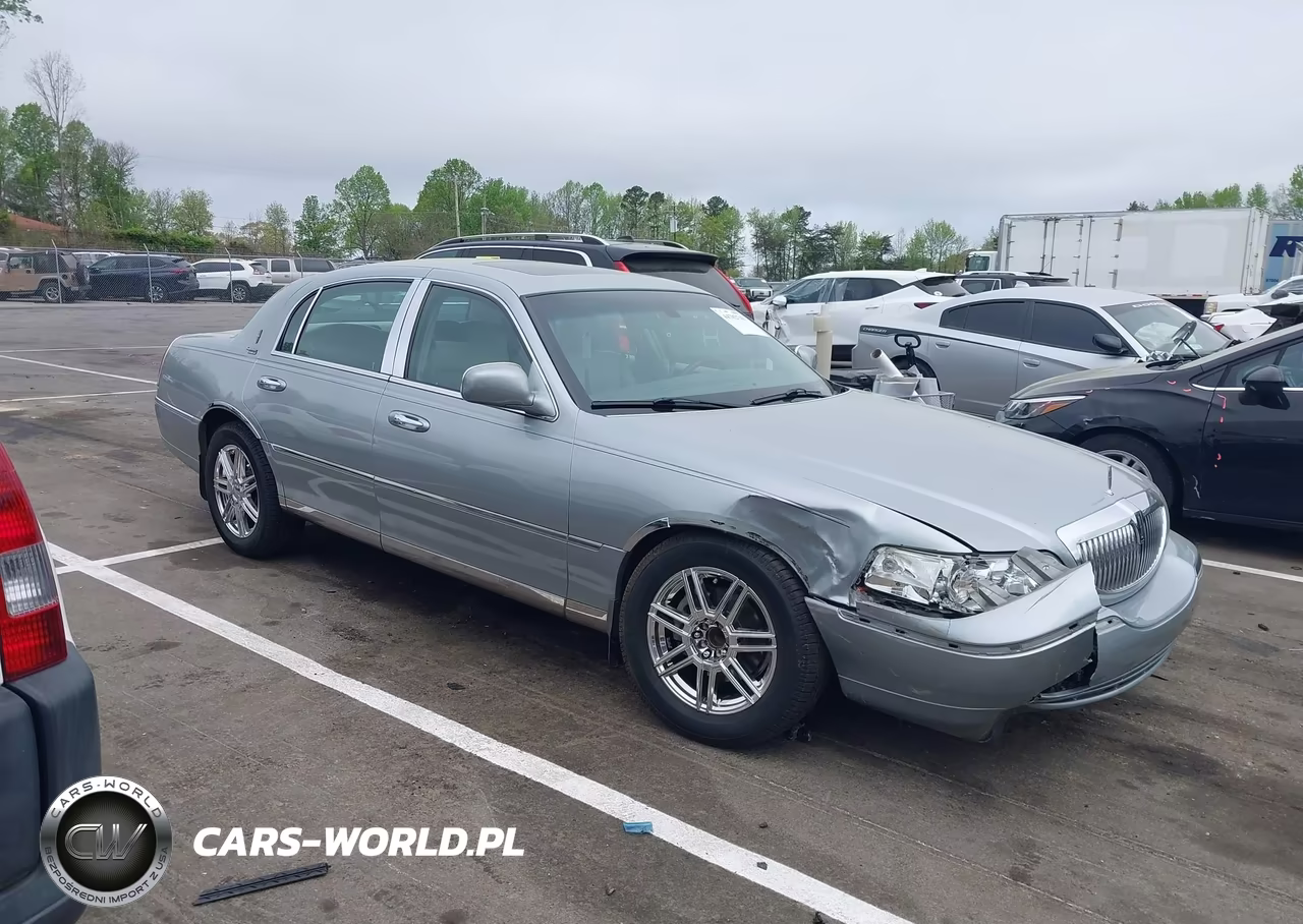 2006 Lincoln Town Car Signature Limited