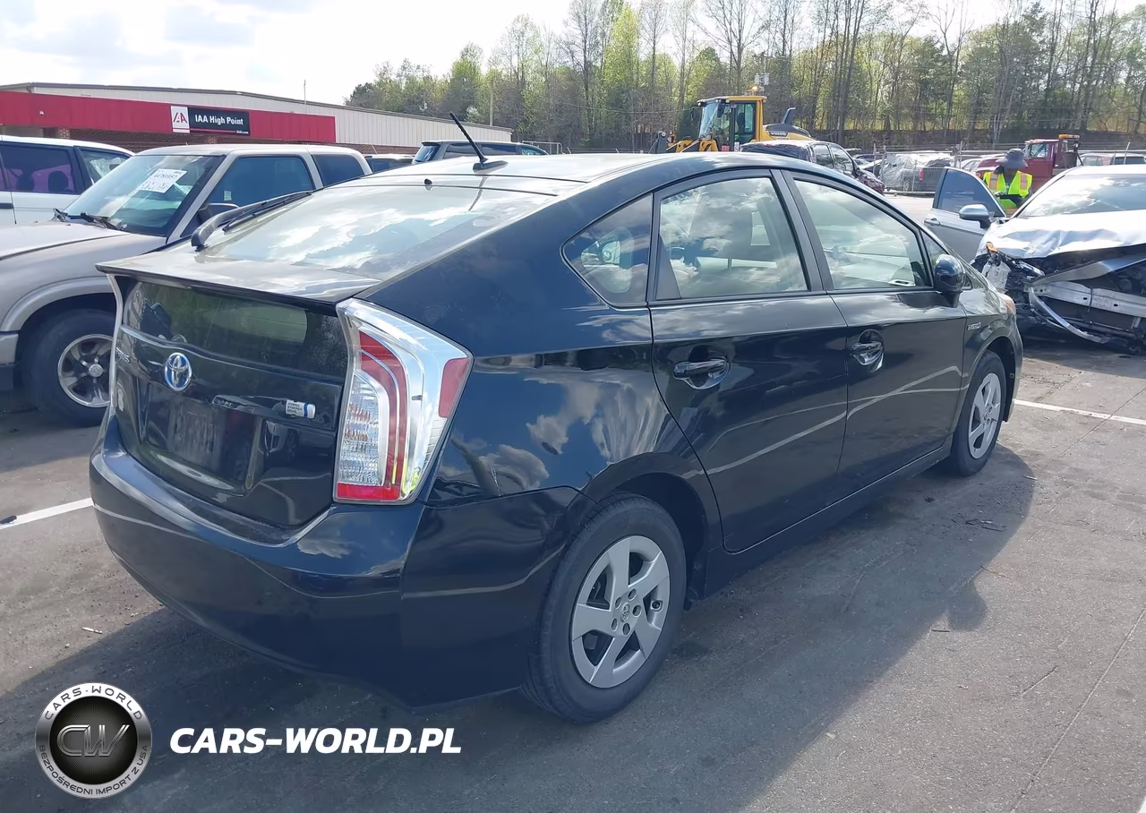 2014 Toyota Prius Three VIN:JTDKN3DU2E0385058 - 4
