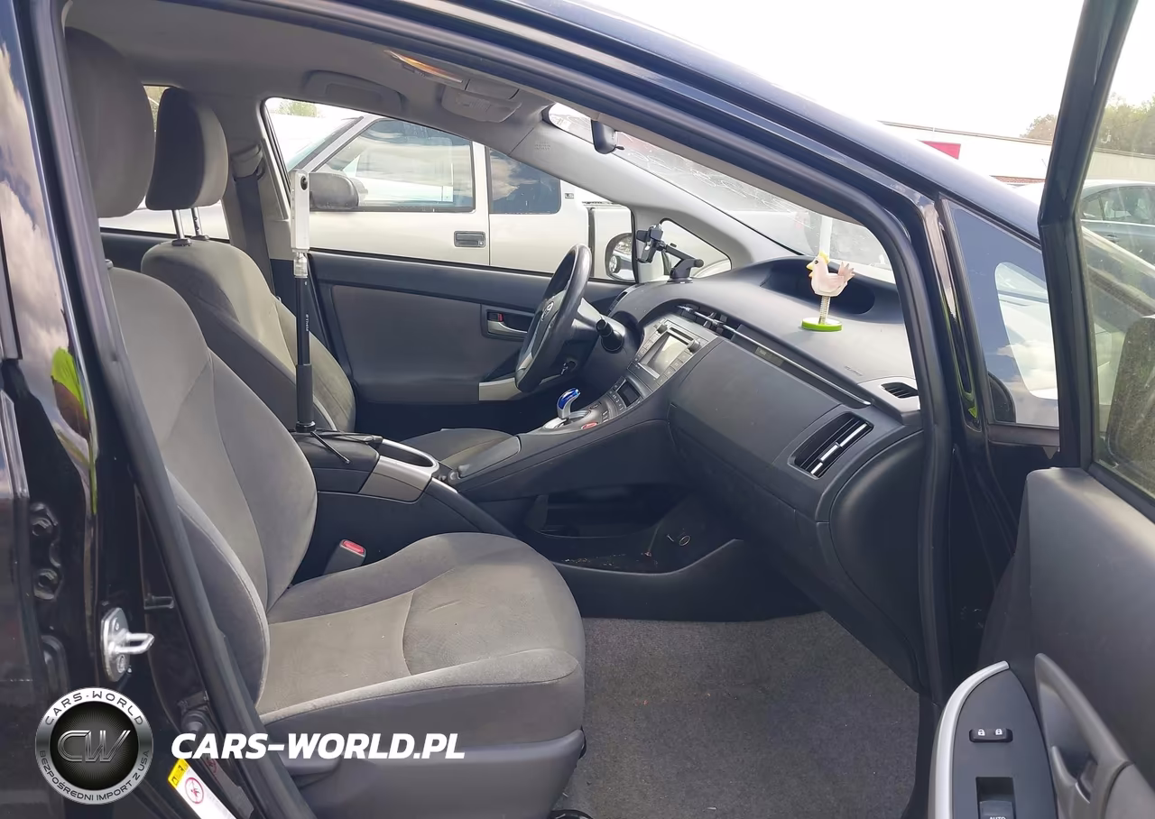 2014 Toyota Prius Three VIN:JTDKN3DU2E0385058 - 5