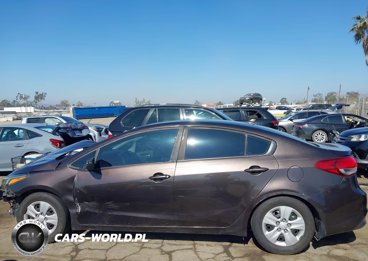 2018 Kia Forte Lx VIN:3KPFK4A71JE174689 - 15