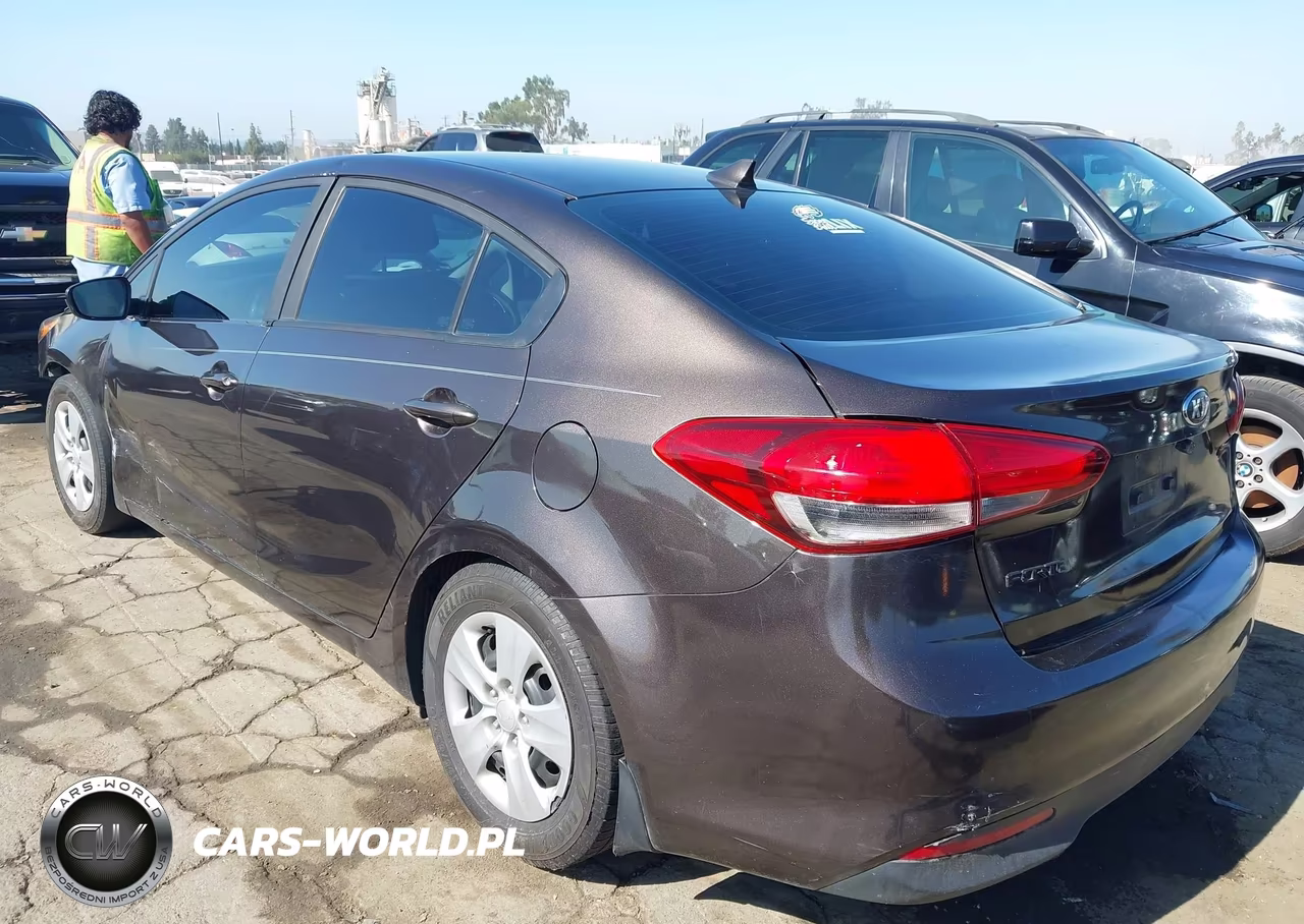 2018 Kia Forte Lx VIN:3KPFK4A71JE174689 - 3