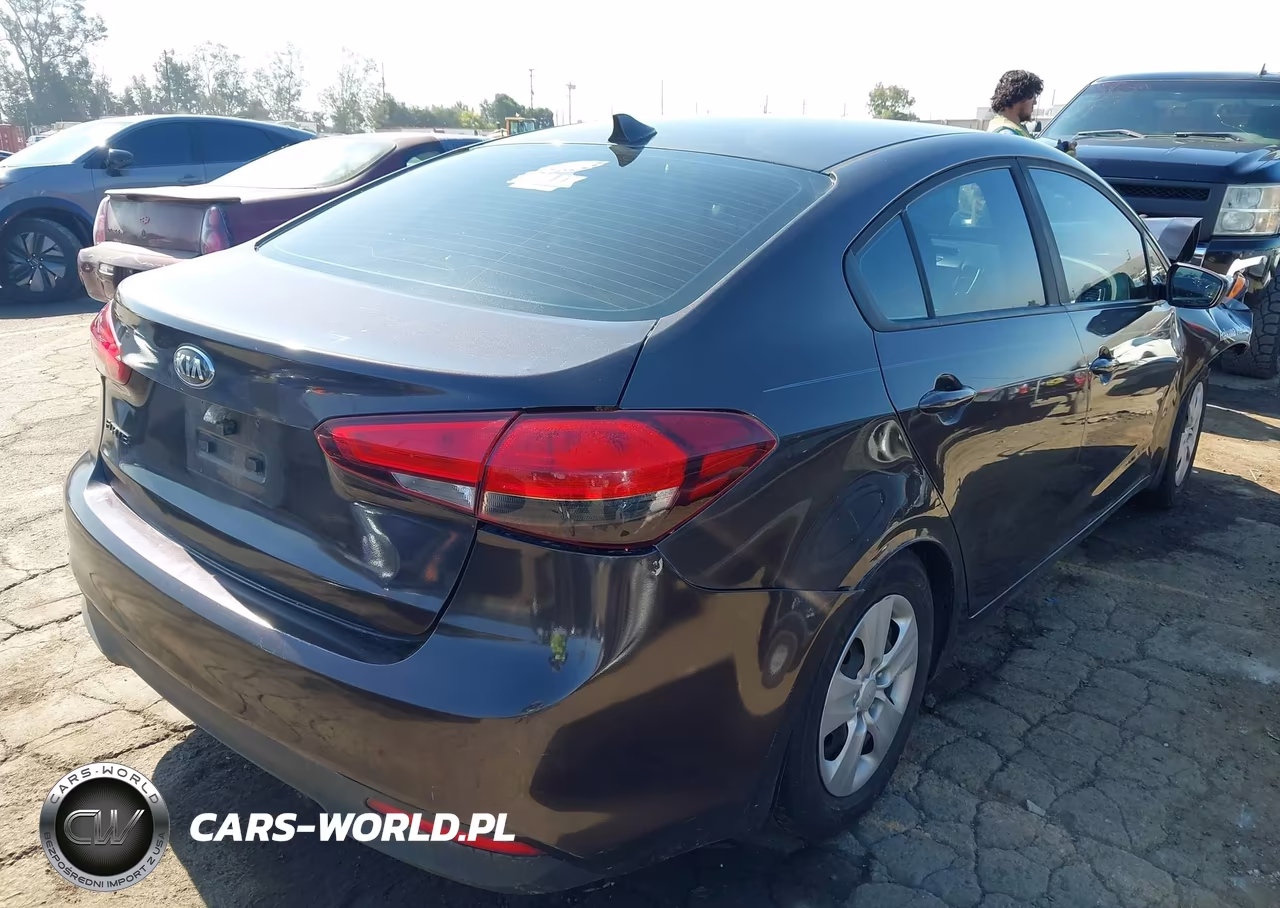 2018 Kia Forte Lx VIN:3KPFK4A71JE174689 - 4