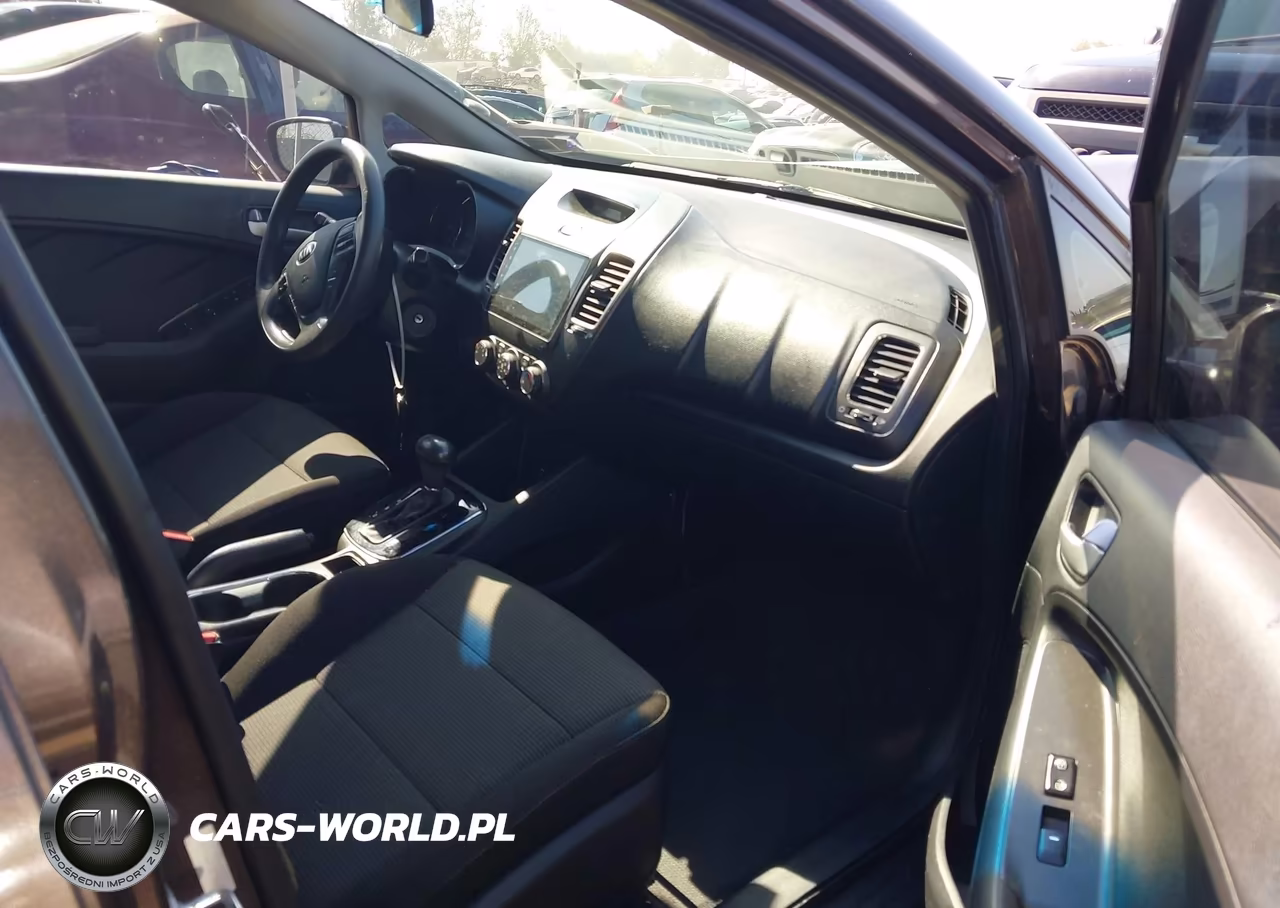 2018 Kia Forte Lx VIN:3KPFK4A71JE174689 - 5