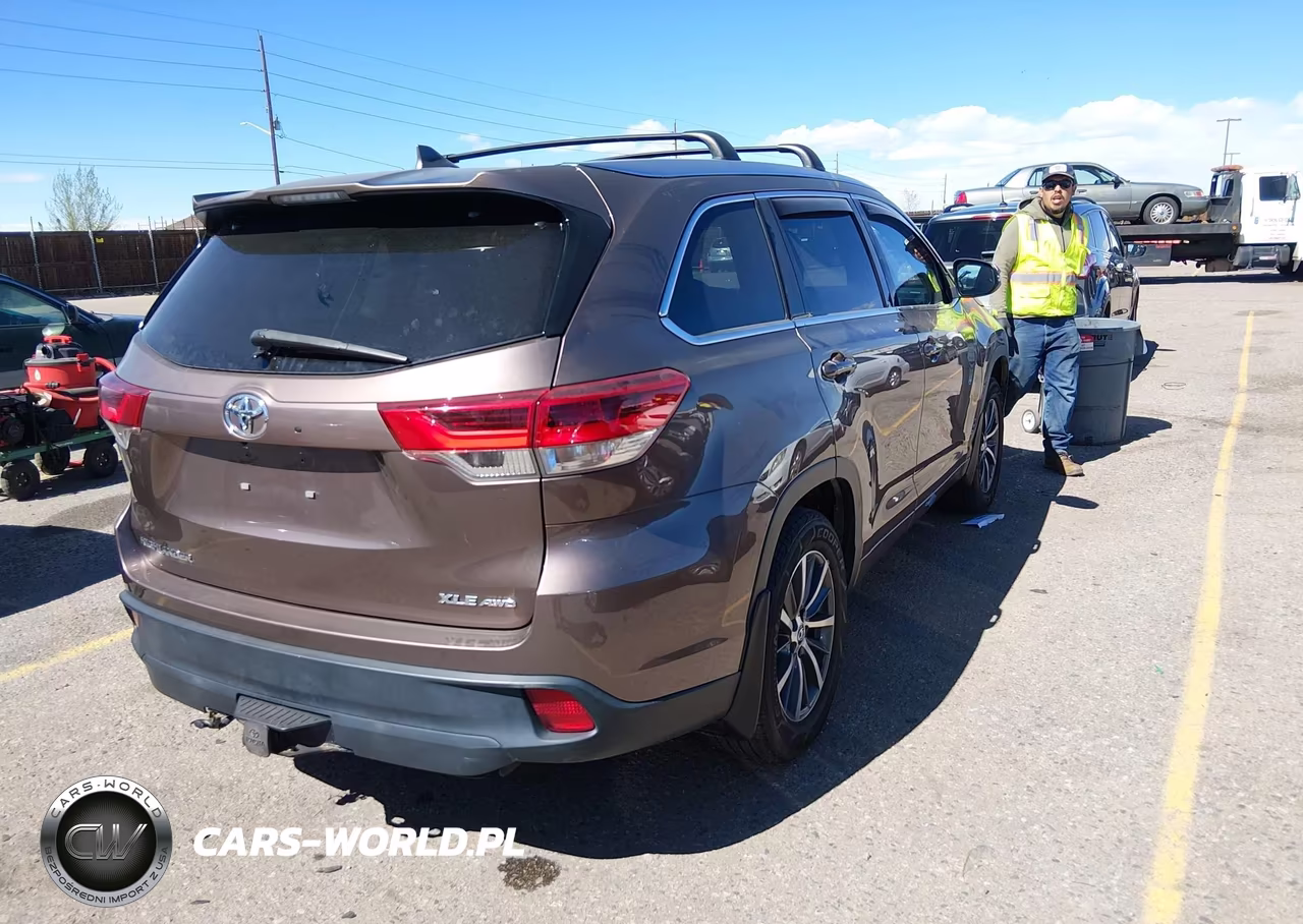 2017 Toyota Highlander Se VIN:5TDJZRFH4HS367780 - 4