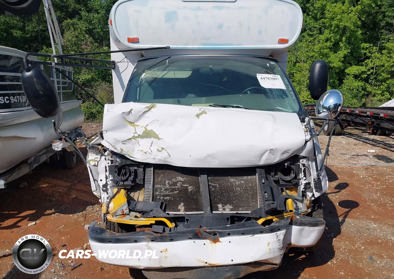 2006 Chevrolet Express Cutaway Work Van VIN:1GBJG31U061132749 - 12