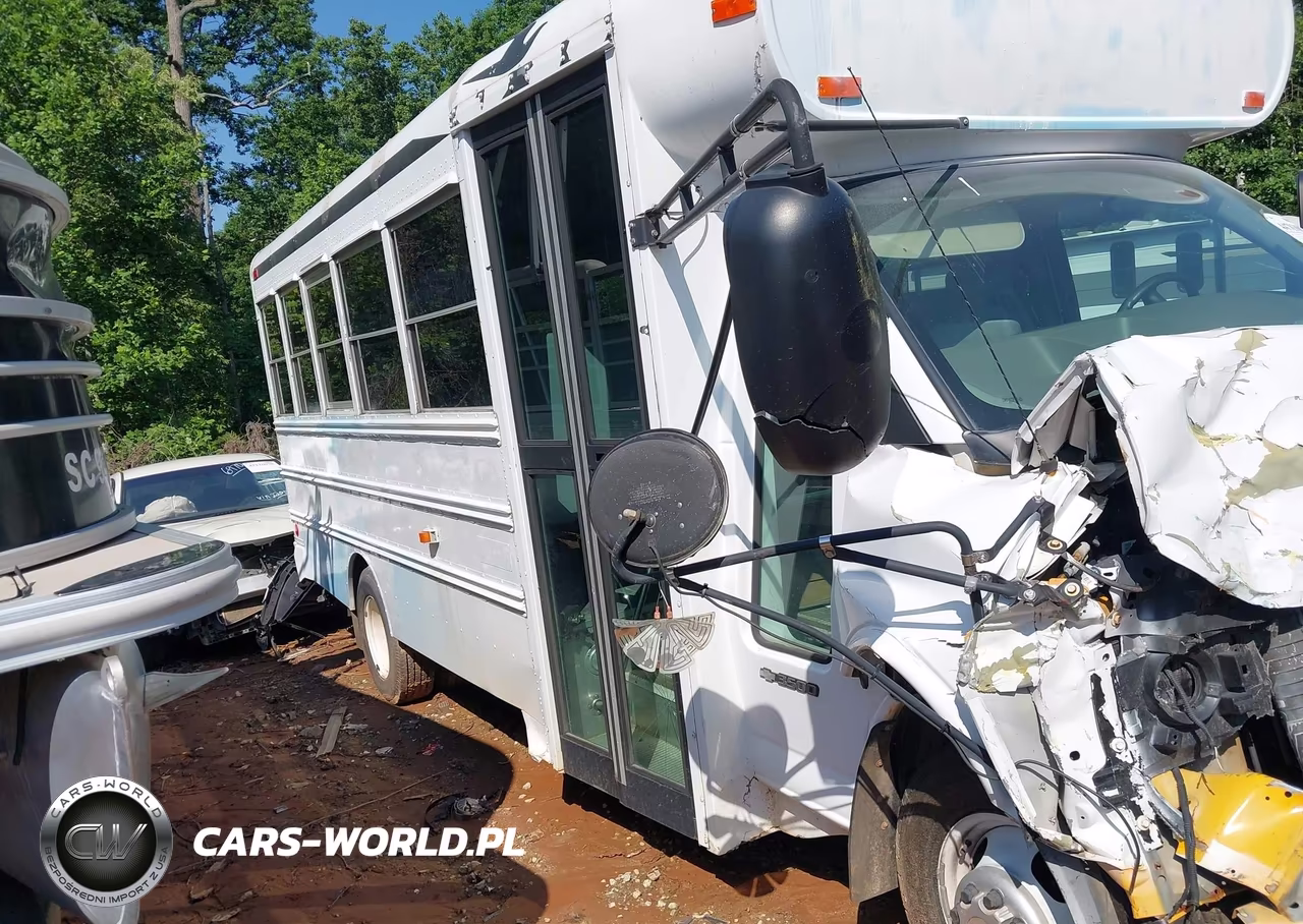 2006 Chevrolet Express Cutaway Work Van VIN:1GBJG31U061132749 - 13