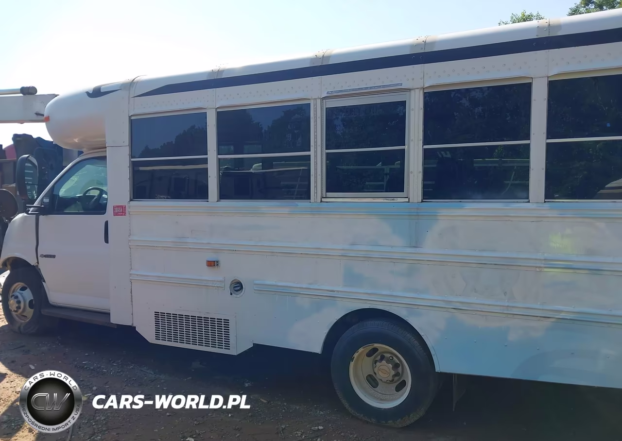 2006 Chevrolet Express Cutaway Work Van VIN:1GBJG31U061132749 - 14