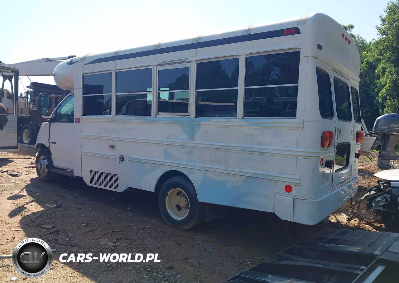 2006 Chevrolet Express Cutaway Work Van VIN:1GBJG31U061132749 - 3