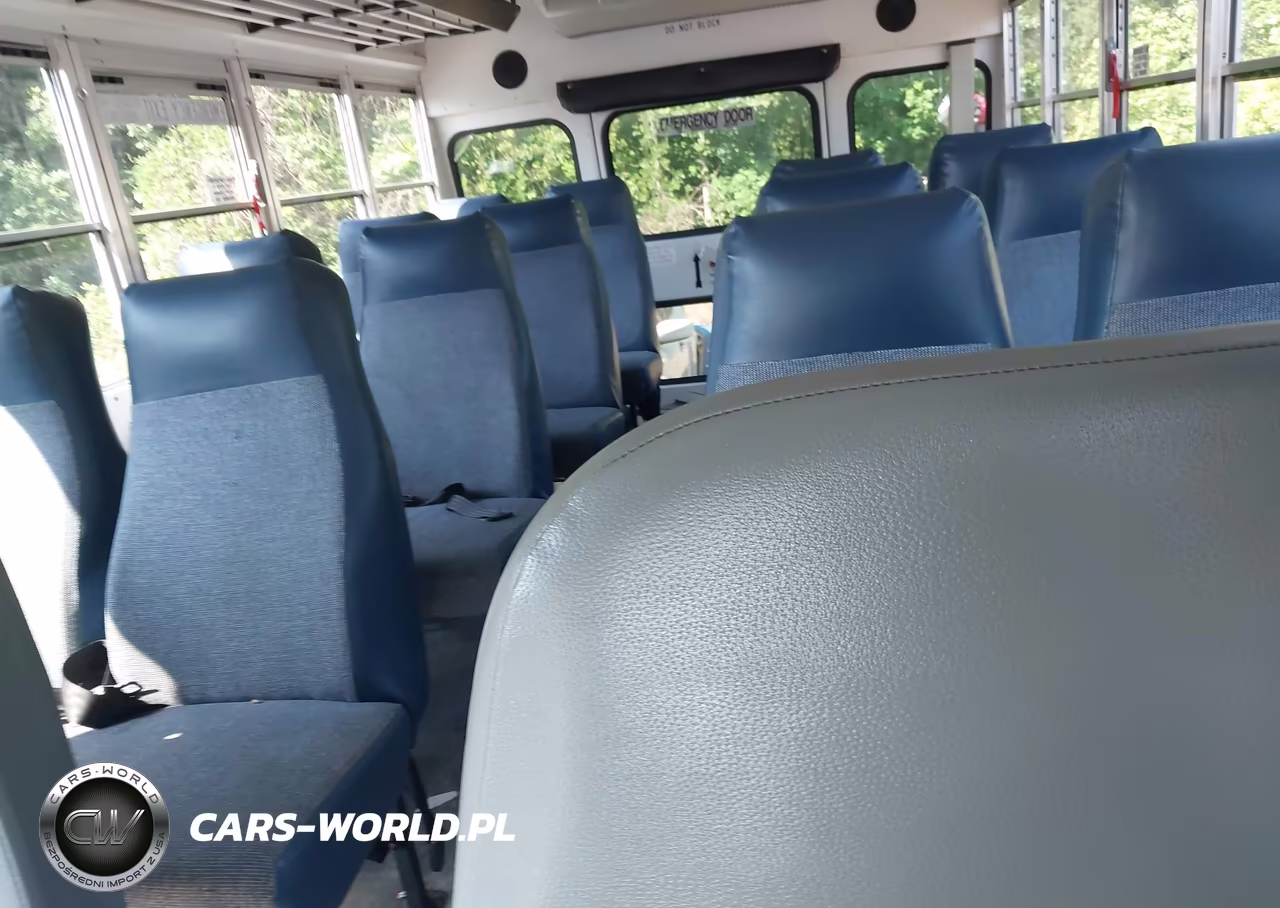 2006 Chevrolet Express Cutaway Work Van VIN:1GBJG31U061132749 - 7