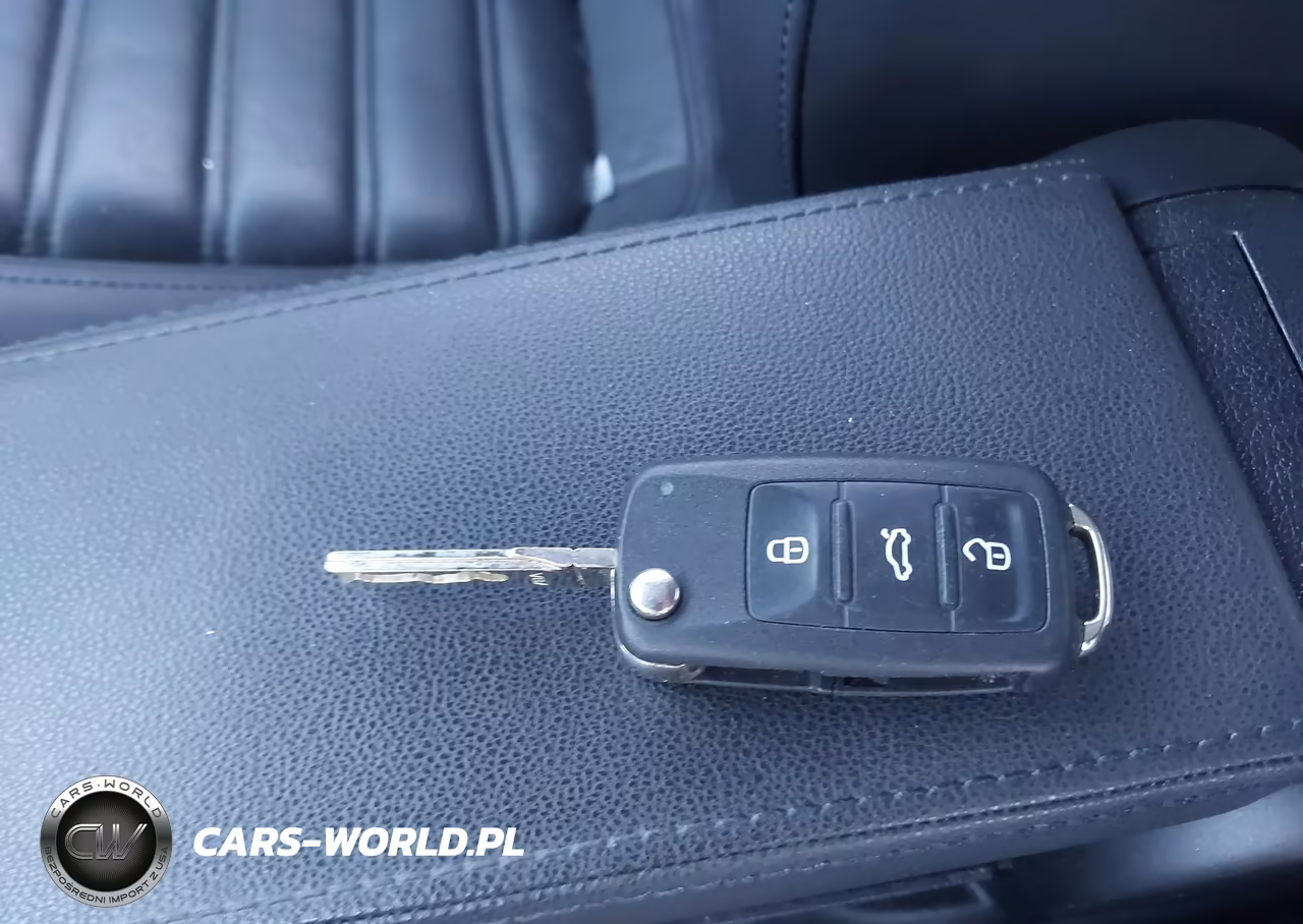 2012 Volkswagen Beetle 2.0T Turbo VIN:3VWVA7AT4CM626010 - 11
