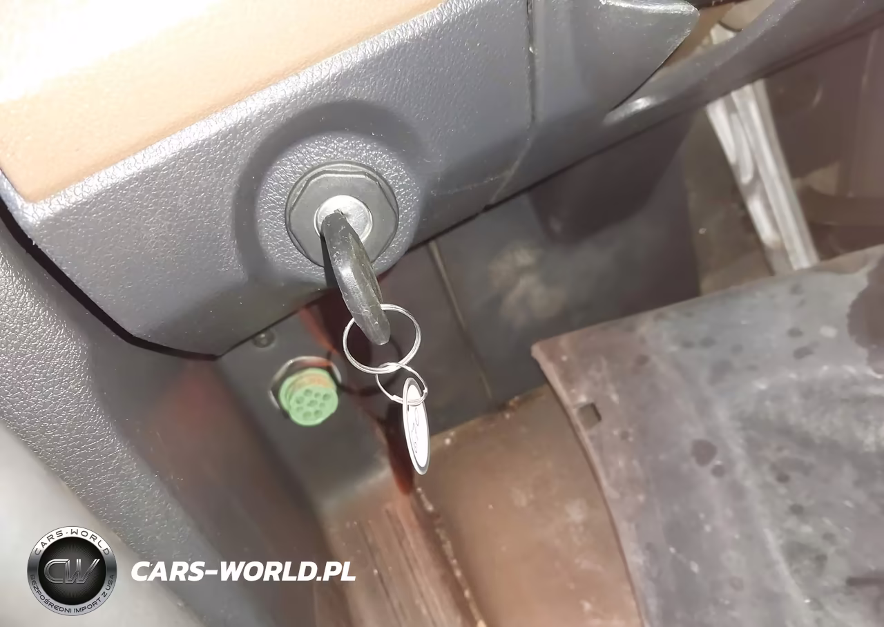 2019 Freightliner New Cascadia 126 VIN:1FUJHHDR8KLKL6670 - 10