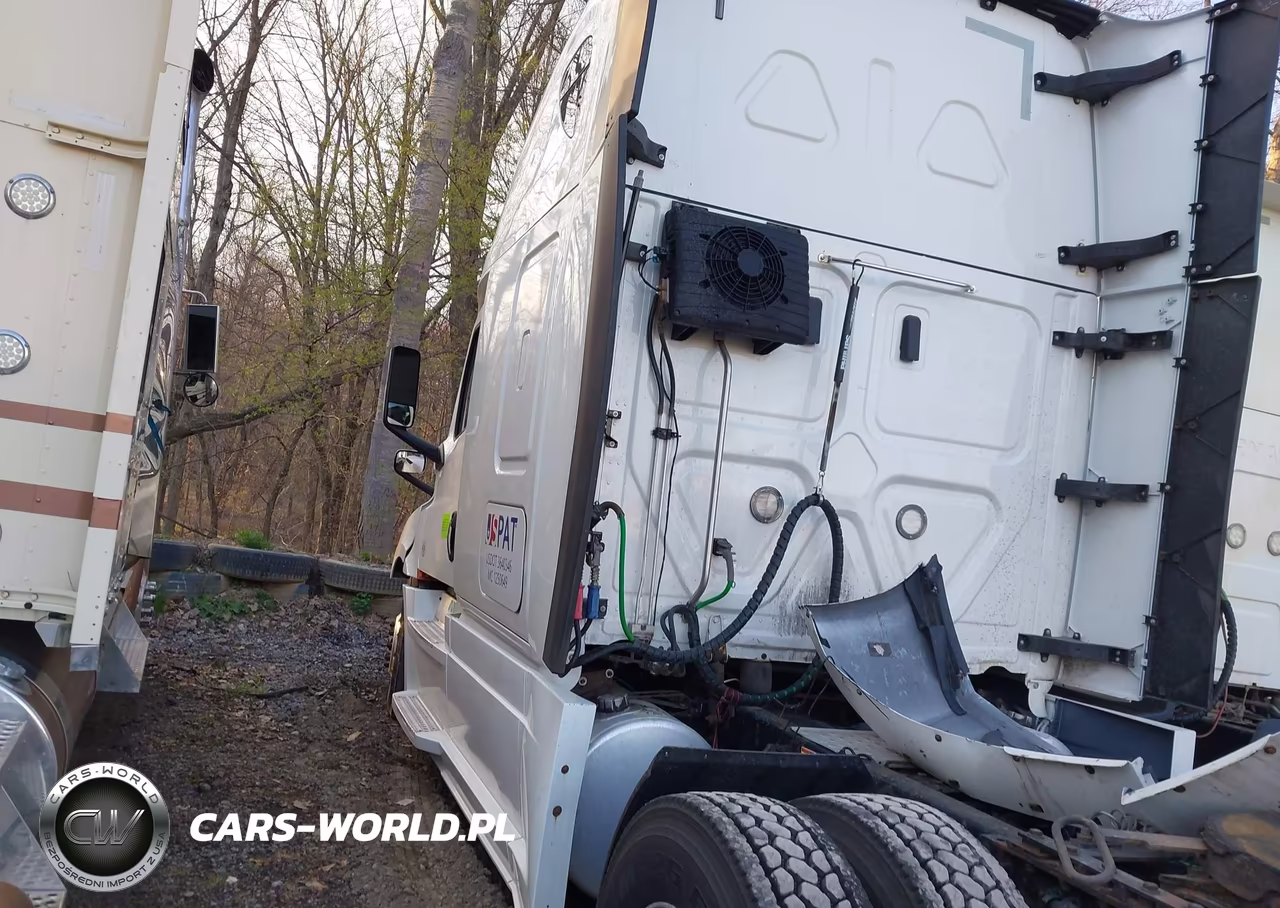 2019 Freightliner New Cascadia 126 VIN:1FUJHHDR8KLKL6670 - 18