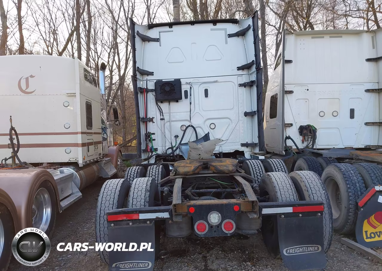 2019 Freightliner New Cascadia 126 VIN:1FUJHHDR8KLKL6670 - 19