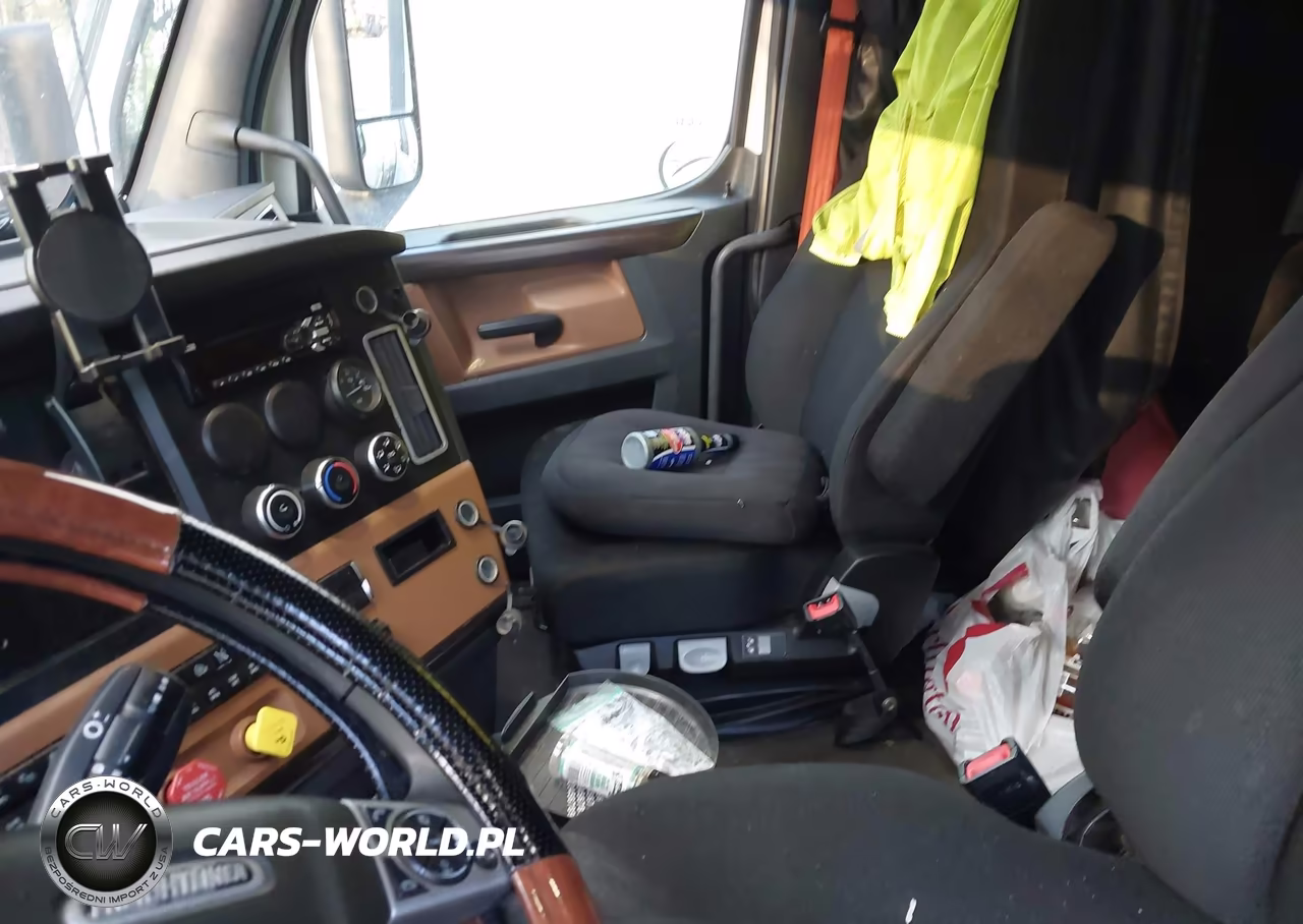 2019 Freightliner New Cascadia 126 VIN:1FUJHHDR8KLKL6670 - 7