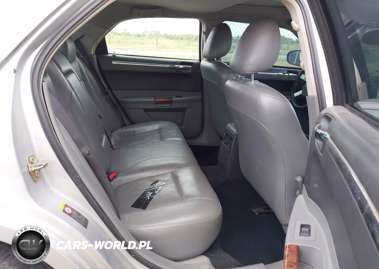 2005 Chrysler 300 Touring VIN:2C3AA53G05H141634 - 8