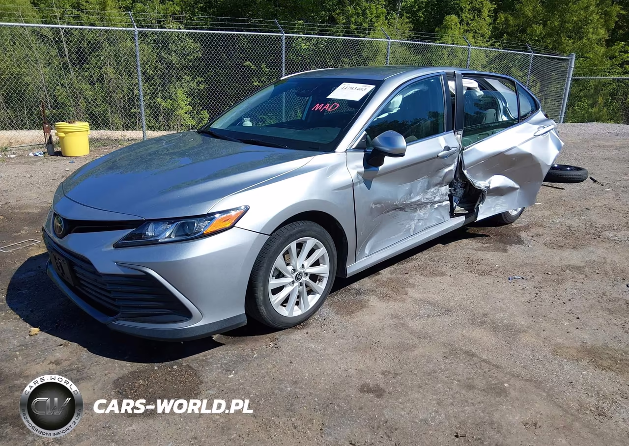 2022 Toyota Camry Le VIN:4T1C11AK1NU684357 - 2